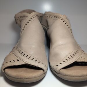 Earth Steph Moza Wedge Women's Cream Sandals Sz 7